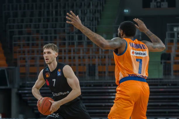 下面是根据 下面是根据